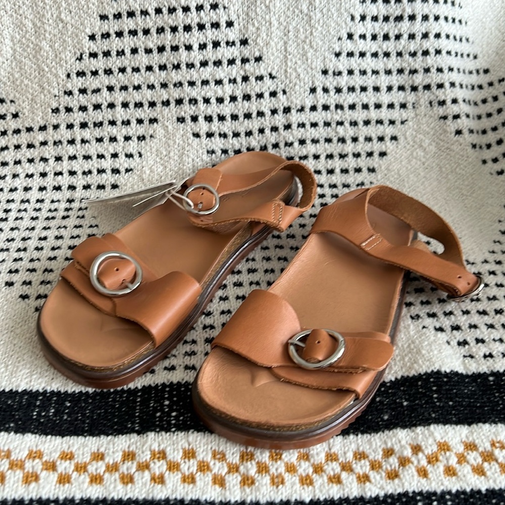 ZARA leather sandals!! Size 36